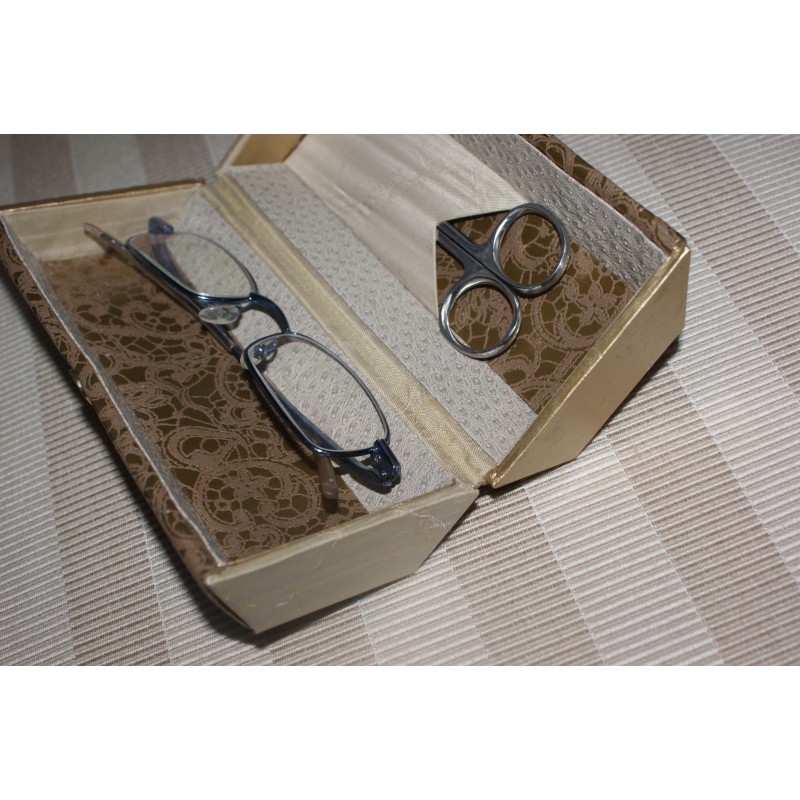 4 ANCIENNES PAIRES de lunettes bésicles lorgnons Faconnable Lacoste