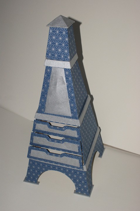 Tour Eiffel lumineuse et astucieuse