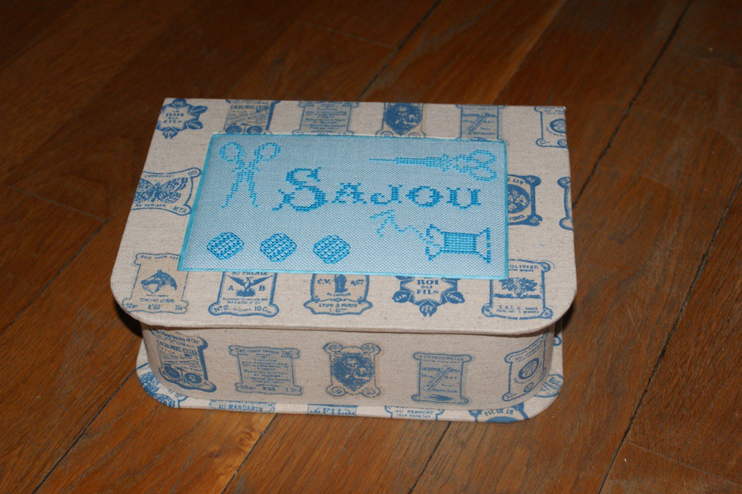 Boîte faux livre avec Sajou